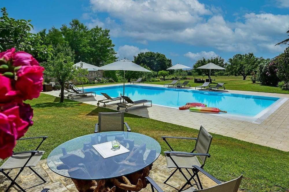 Foto 10 von 30: Schöne Wohnung in einem Ferienhaus für 4 Gäste mit Klimaanlage,  W-Lan, Pool, TV und Terrasse
