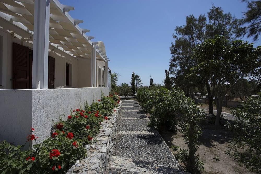 Foto 9 von 17: One bedroom apartment with free car rental (Heated Pool)