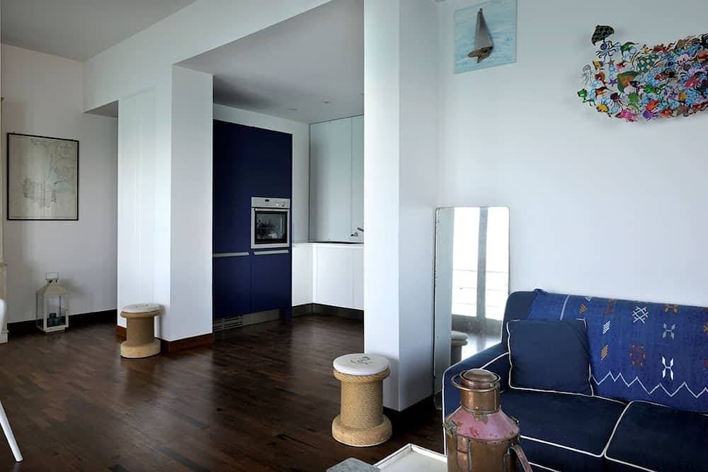 Foto 10 von 25: Die Villa befindet sich über dem Meer, direkter Zugang zum Meer mit einem herrlichen Blick gelegen