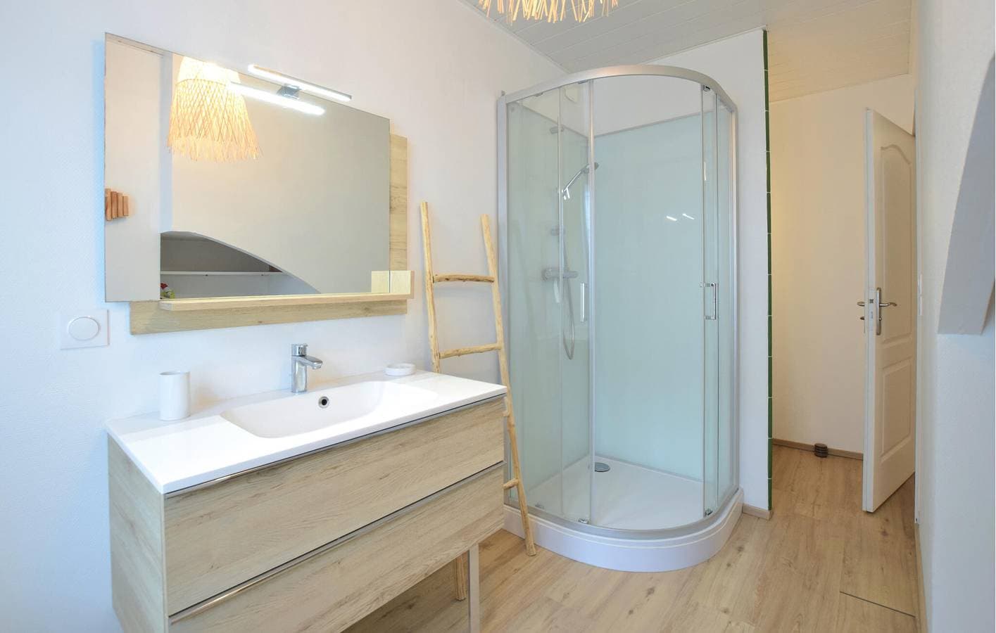 Foto 13 von 24: Gemütliche Wohnung – WLAN, TV, Küche, Parkplatz – in Strand- und Restaurantnähe