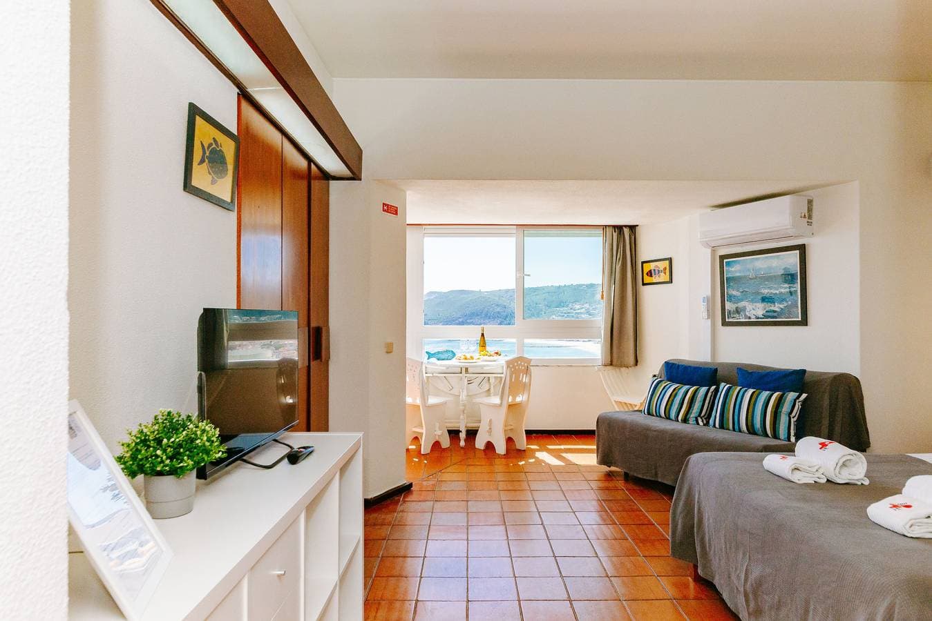 Foto 4 von 36: S2 - Sesimbra Ocean View Studio - Private Beach AC