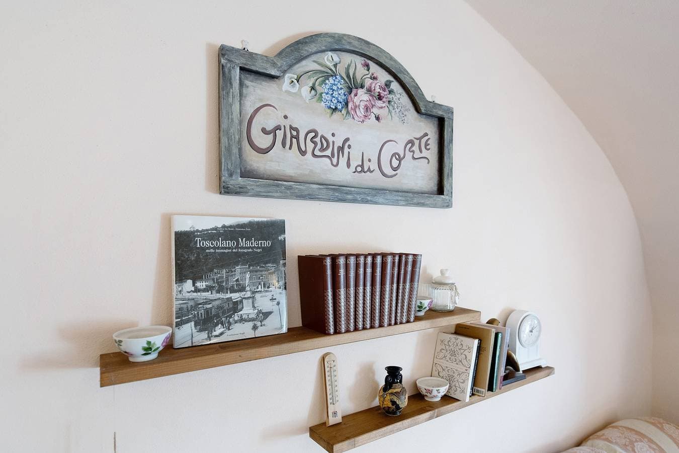 Foto 8 von 39: Bed and Breakfast 'Giardini Di Corte - Dalia' mit Seeblick, WLAN und Klimaanlage