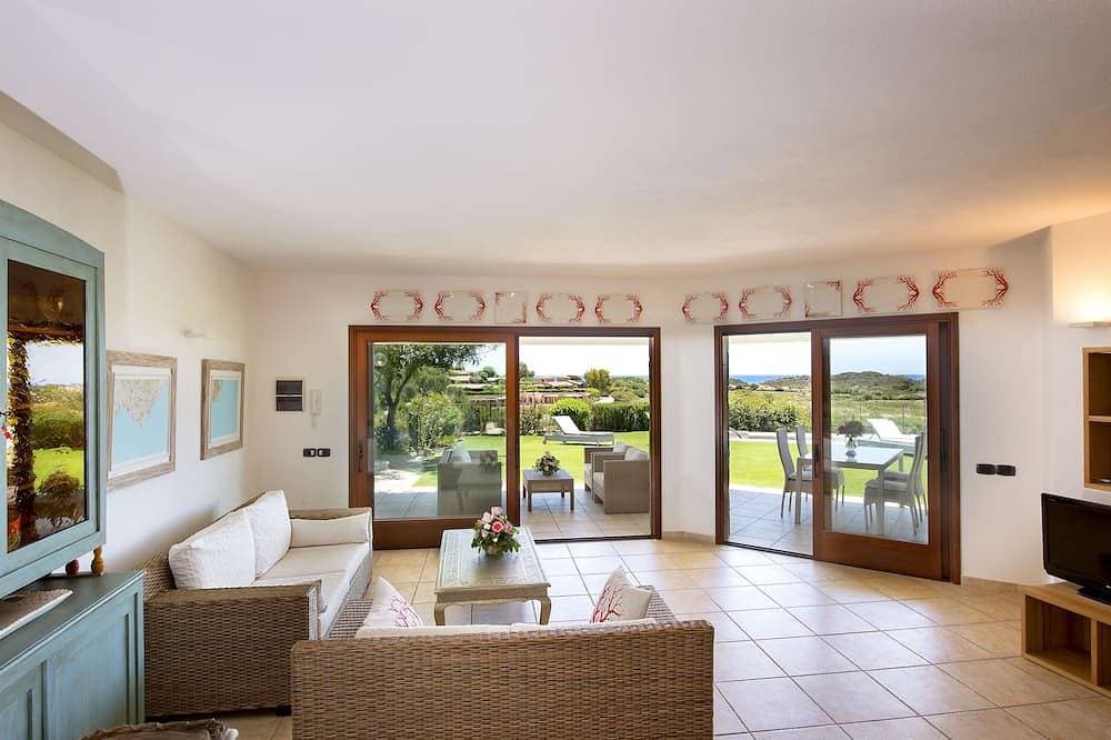Foto 7 von 30: Villa in Chia. Privater Infinity-Pool und Garten, 500 m vom Meer entfernt. Großartiges Panorama