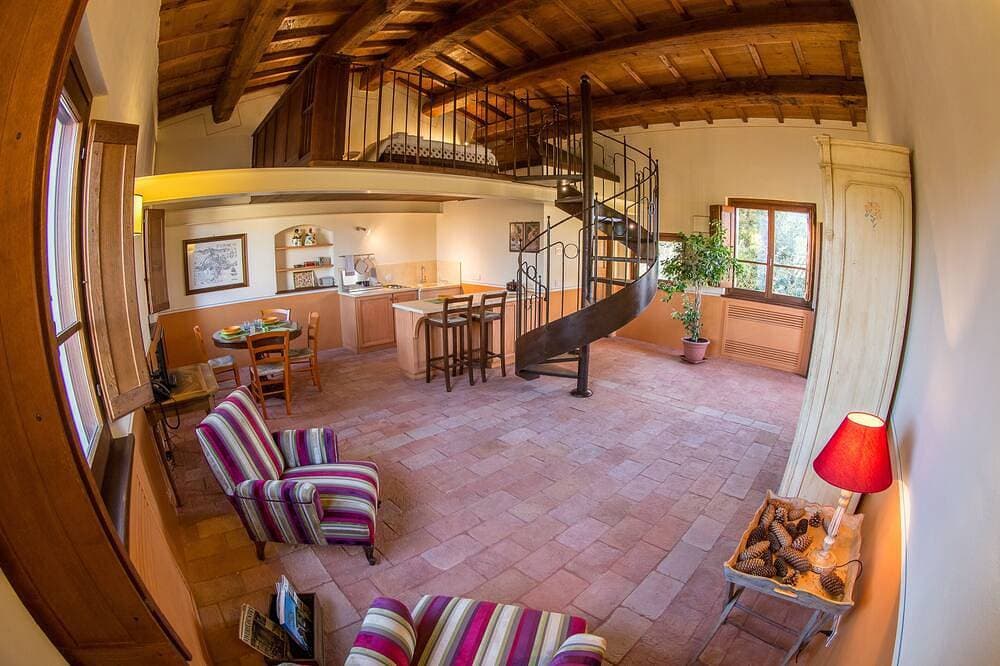 Foto 6 von 13: Vocabolo Monache La Maggiore<br>Großes Loft, Zimmer im Zwischengeschoss, super gemütlich