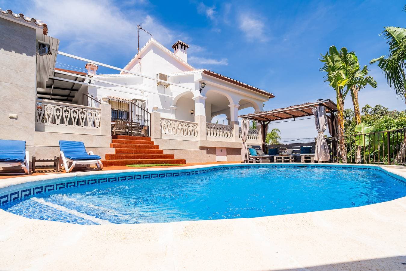 Cubo's Villa Esmeralda 1