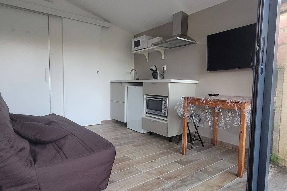 Foto 5 von 7: Charmant Studio Avec Terrasse et Accès Jardin
