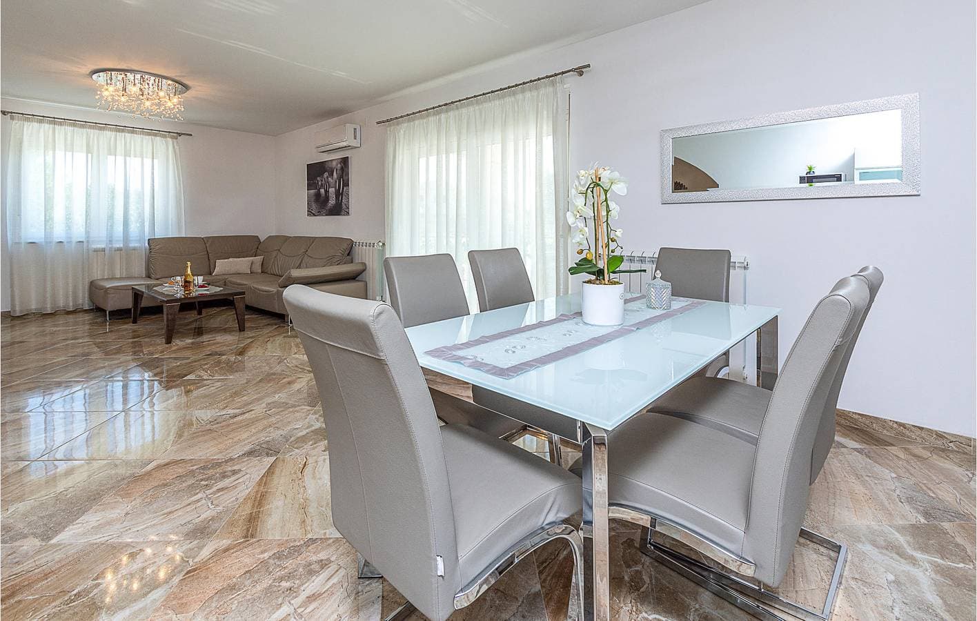 Foto 13 von 29: Gemütliche 1-Zimmer-Wohnung mit Terrasse in der Nähe von Plovanija und lokalen Sehenswürdigkeiten