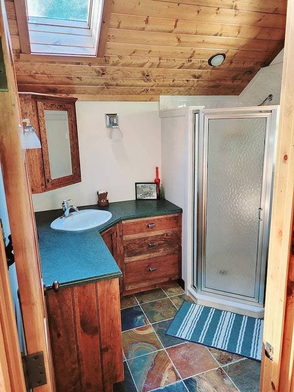 Private Cabin on Beautiful River! Enjoy the popular Paiute Atv Trail. 1