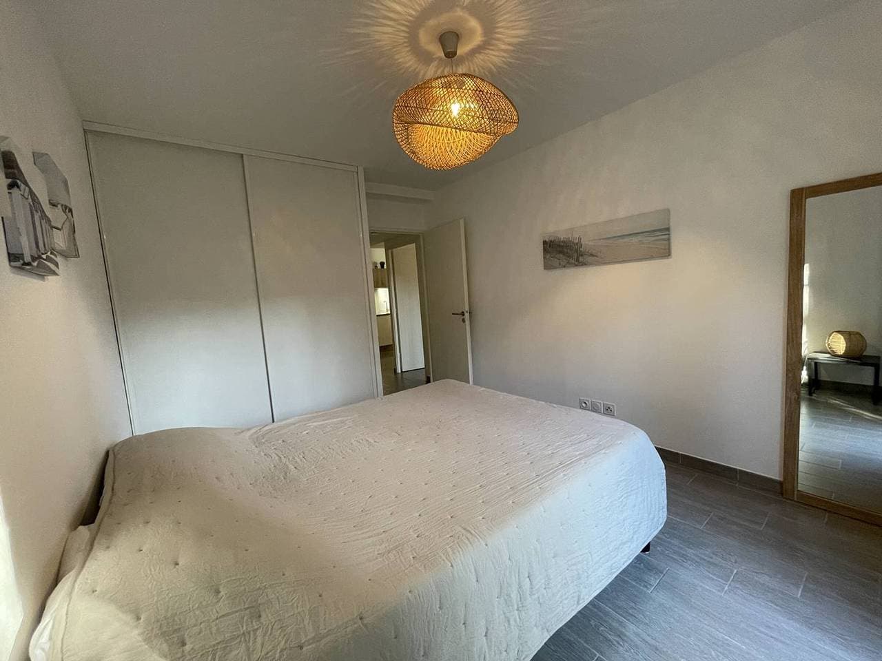 Foto 9 von 11: Elegante Wohnung für 4 Personen mit Garten, Pool und nah am Strand