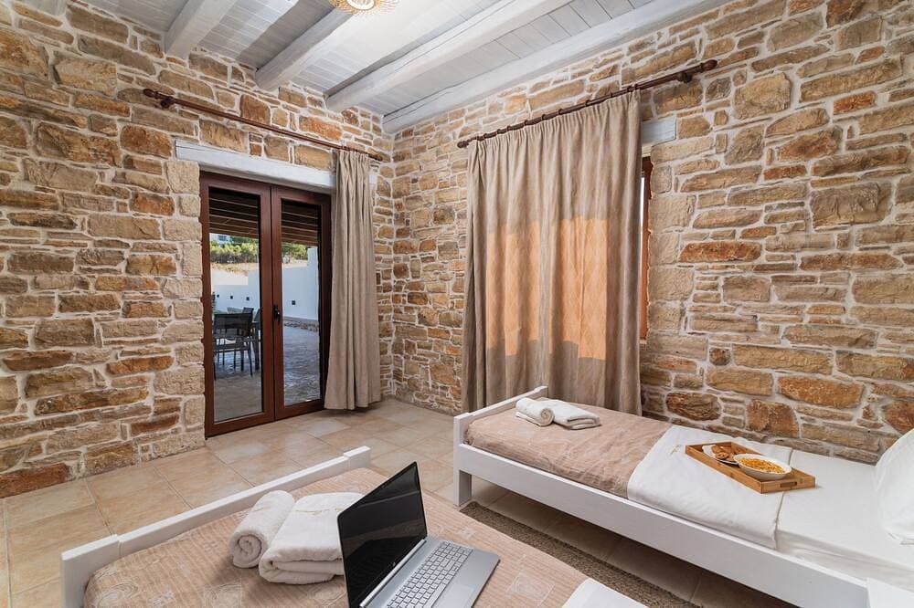 Foto 6 von 21: Quiet 2 bedroom and 2 bathroom villa with a big infinite swimming pool