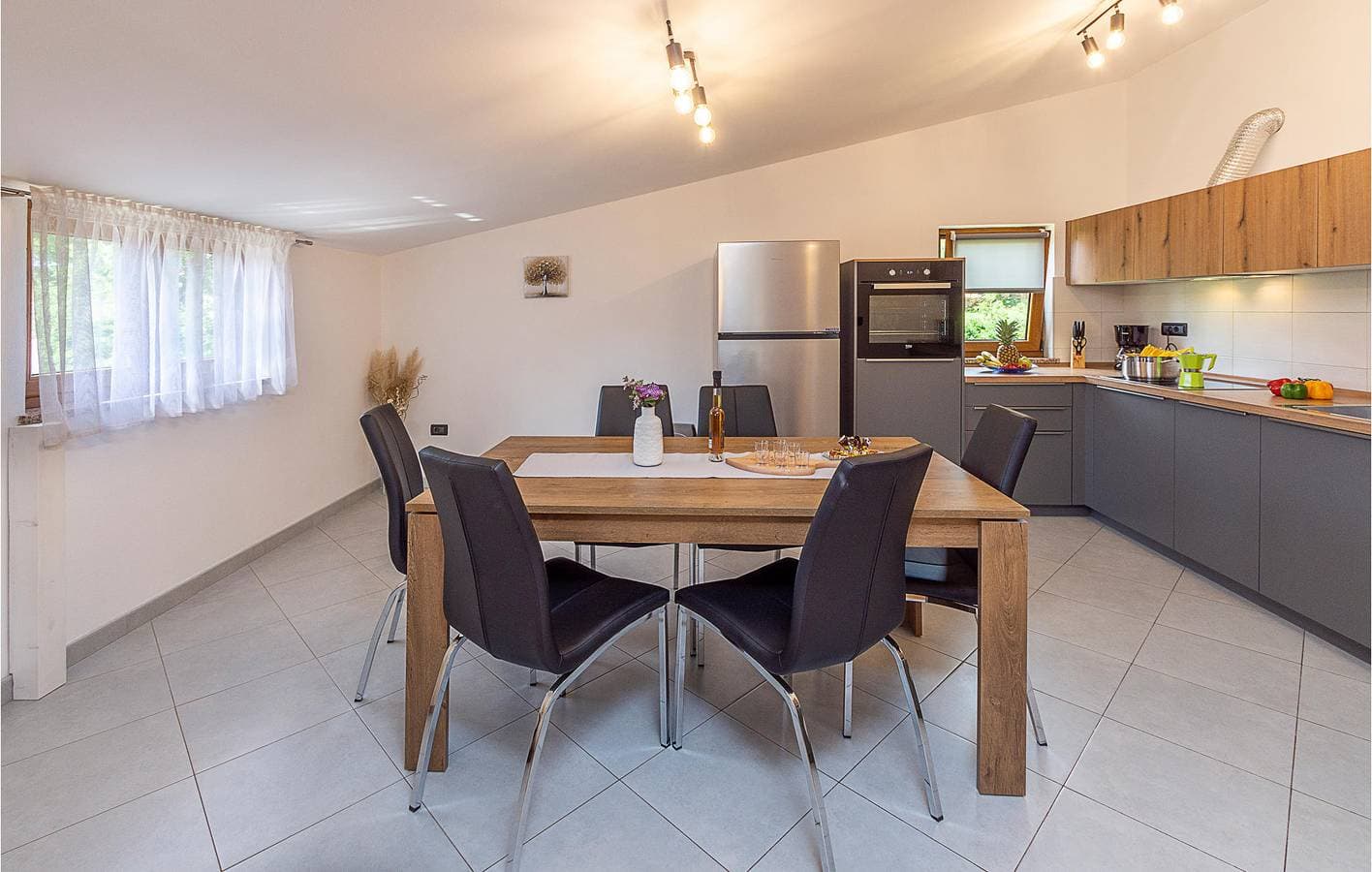 Foto 7 von 31: Geräumige 2-Zimmer-Wohnung mit Terrasse und Annehmlichkeiten
