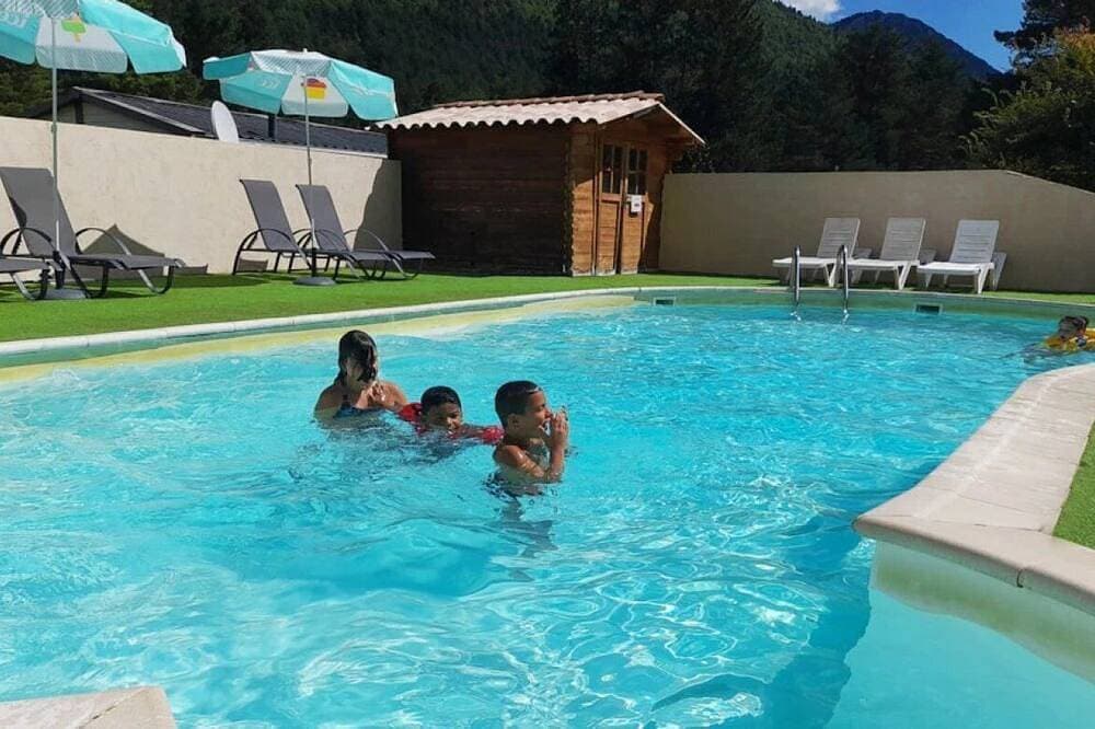 Foto 9 von 22: ZEcamping 2 étoiles piscine chauffée locatif TV clim 20m2 2 pers