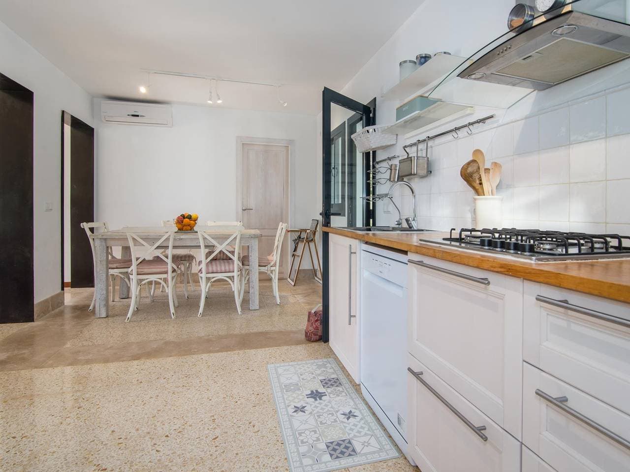Foto 10 von 45: Ein hübsches Chalet im Ibicenco-Stil für bis zu 5 Erwachsene und 1 Kind mit Pool