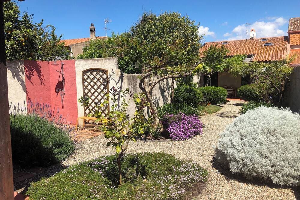 Foto 12 von 27: Charming house with beautiful garden, close to the beach. Free WiFi!
