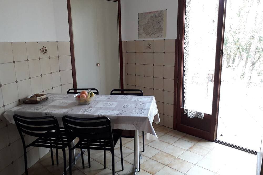 Foto 8 von 11: Villa des Chênes, Ombrage et Quiétude, à 5 min D'oraison et du lac de Baignade
