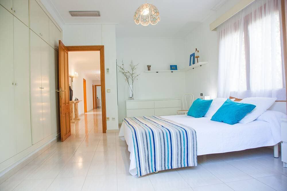 Foto 3 von 30: Angebot April-may Villa von 400 m² mit Privatem Pool und am Meer