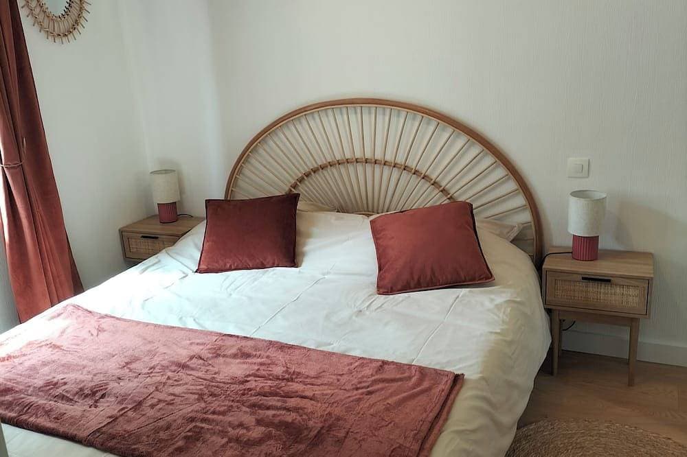 Apartment with courtyard, ideally located. Neatly decorated. 1