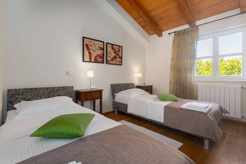 Foto 5 von 30: Traumhafte Villa bis 12 Personen mit Meerblick und Sommerküche.