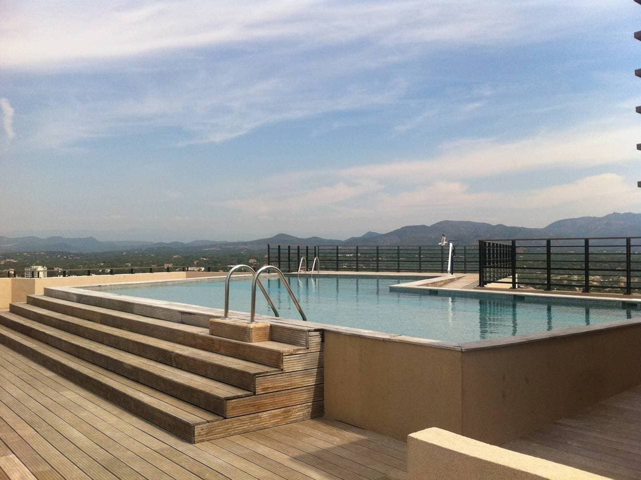 Komfortable 3-Zimmer-Wohnung mit Terrasse und Pool in Saint-Raphaël 1