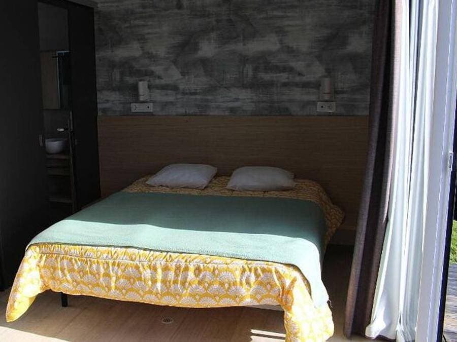 Foto 6 von 30: Camping Paradis - La Baie de Ploemeur - Mobilheim 2 personen - Mobil Home Komfort + 1 Zimmer 2 Personen, 16 m² (Modell 2020)