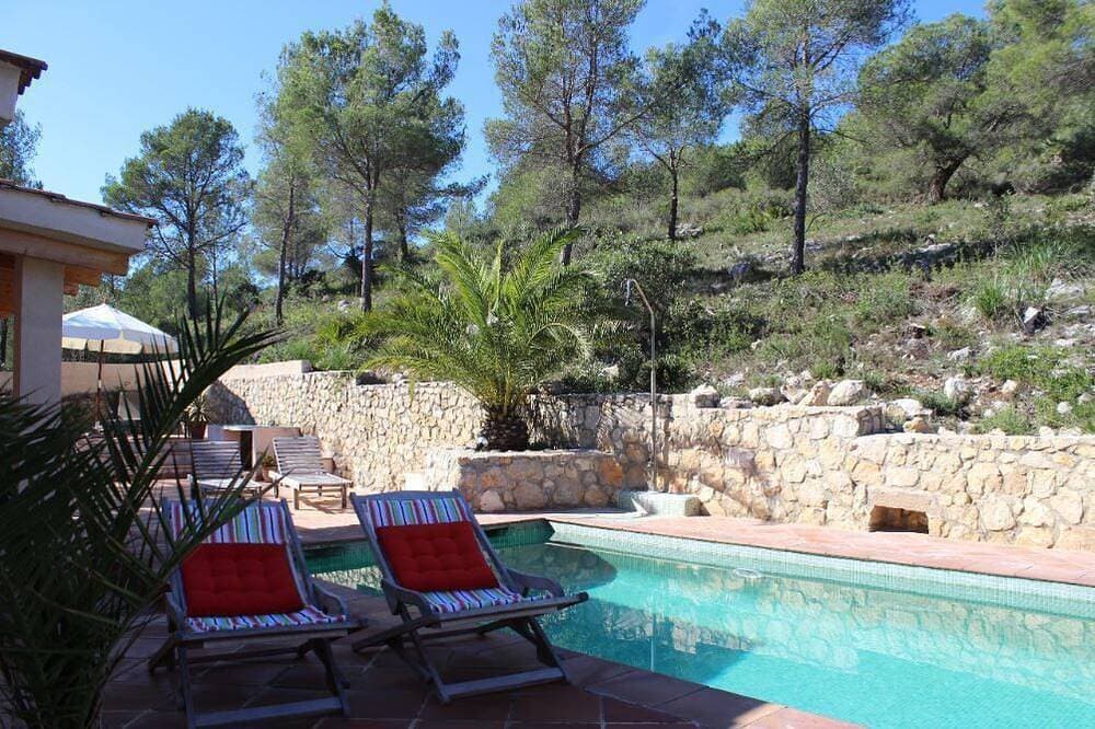 Luxurious family villa, pool, Sitges beach, perfect holiday! 1