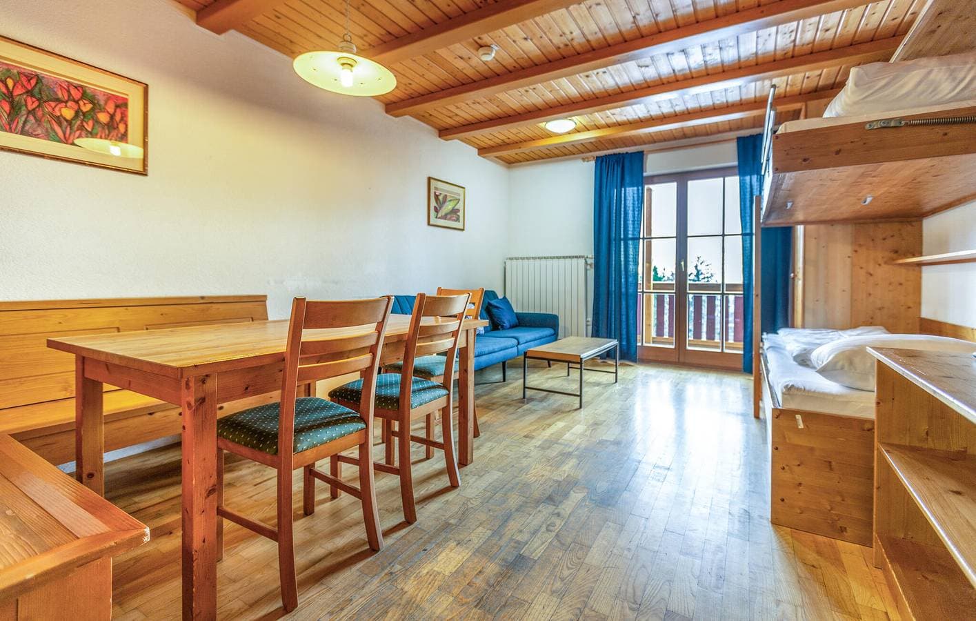 Foto 10 von 34: Ferienwohnung für 11 Personen mit Terrasse