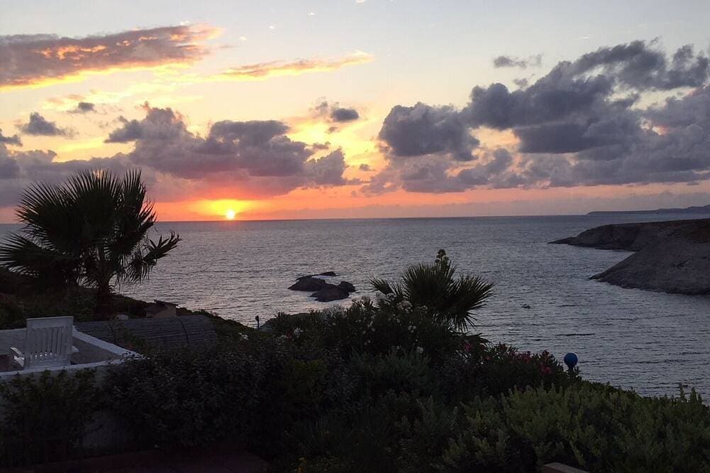 Foto 13 von 26: Erstaunlicher Sonnenuntergang von der Terrasse in Sant'Antioco, Sardinien