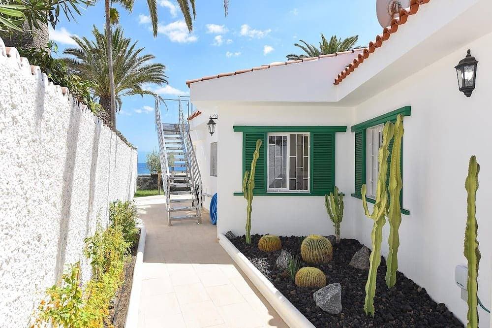 Foto 10 von 30: Villa Beachfront del Ingles | Exclusive Accommodation | Breathtaking Views Over the Sea and Dunes | Private Heated Pool | Terrace & BBQ | 200 m to Beach | Playa del Ingles