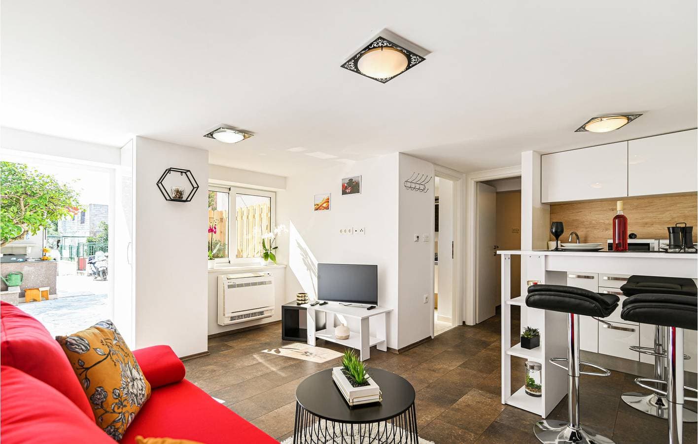 Foto 3 von 20: Gemütliche Ferienwohnung, 200 m vom Strand Uvala Bočići entfernt, mit moderner Ausstattung