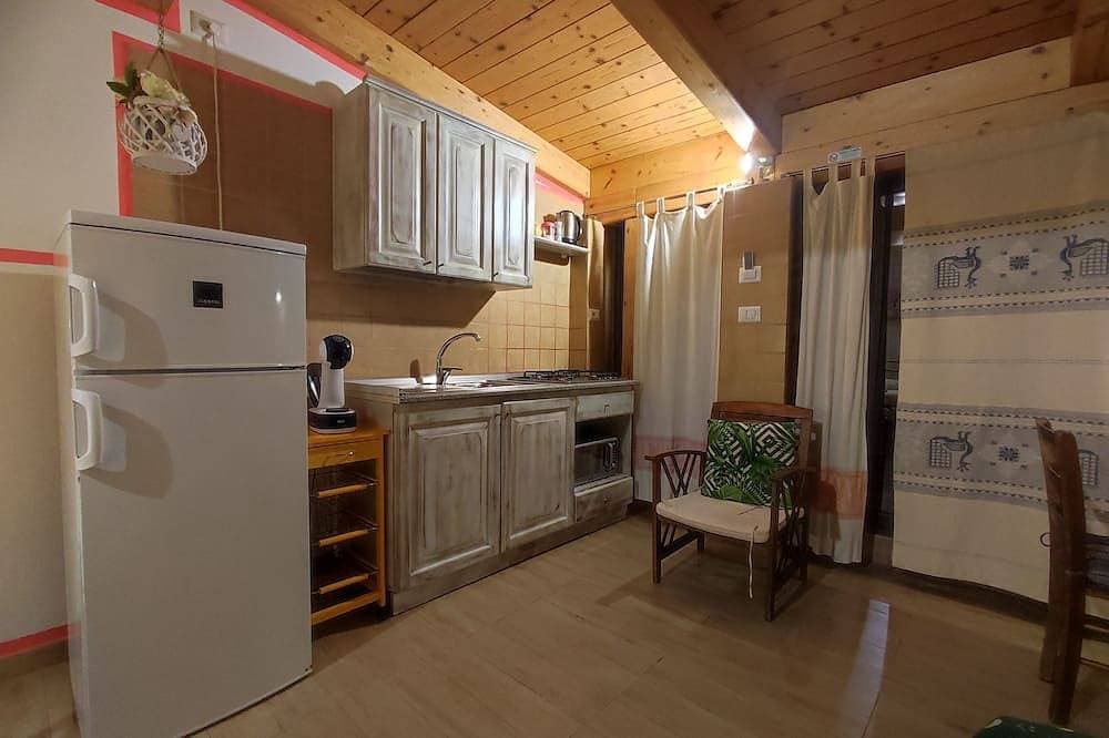 Foto 9 von 11: Hostal De Les Floristes! Floor 0- Four (2+1+1) - garden -Patio- TV