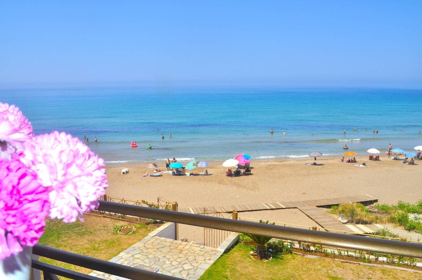 Foto 5 von 37: 4-Bett-Luxussuite am Strand - Agios Gordios, Korfu, Griechenland