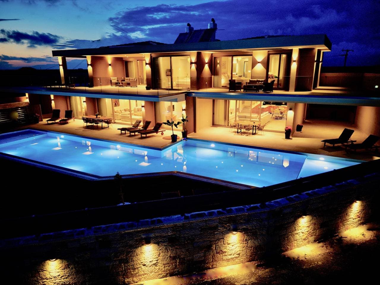 Foto 7 von 44: Afionas Aethereum Luxury Villa Concept