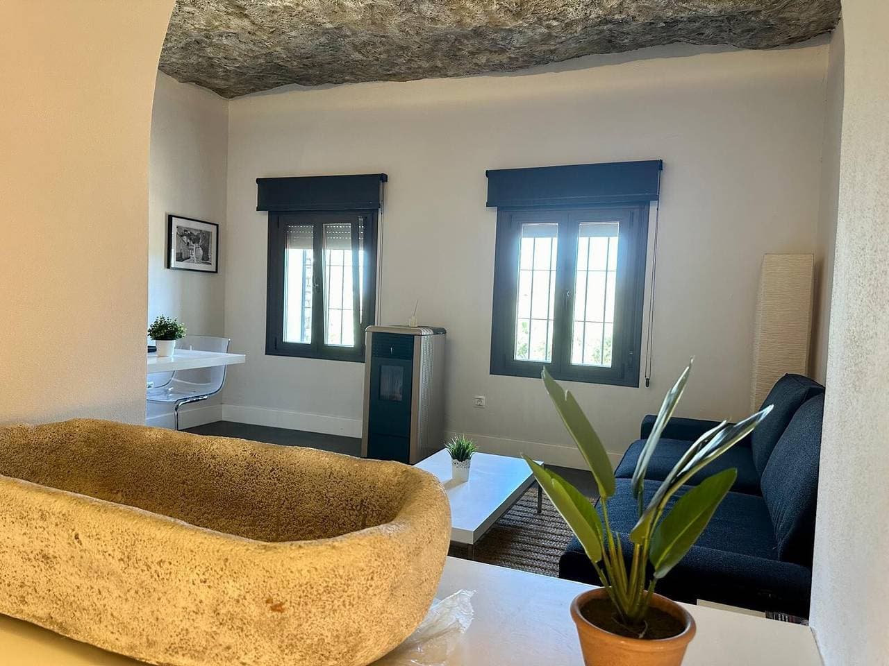 Foto 4 von 35: Zimmer 'Cueva 2' mit Bergblick, privatem Pool und WLAN