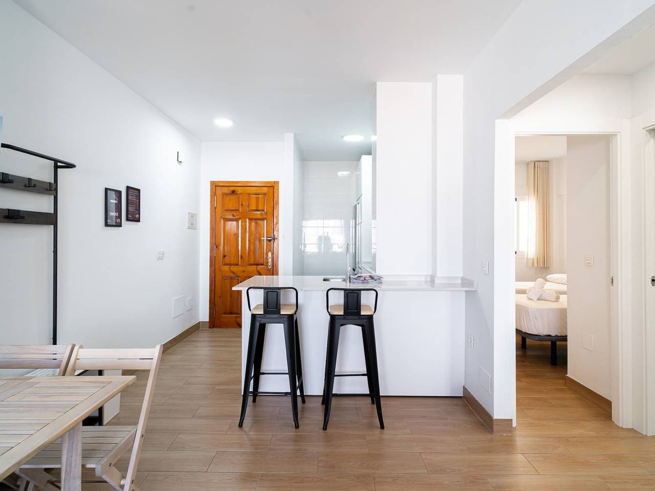 Foto 10 von 33: Renovierte Wohnung 100m vom Strand, 2 Schlafzimmer, Klimaanlage, voll ausgestattete Küche