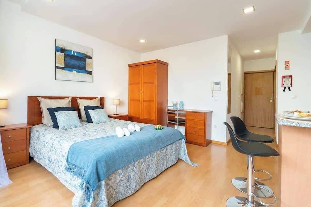 Roomy Flat | Terrace 1