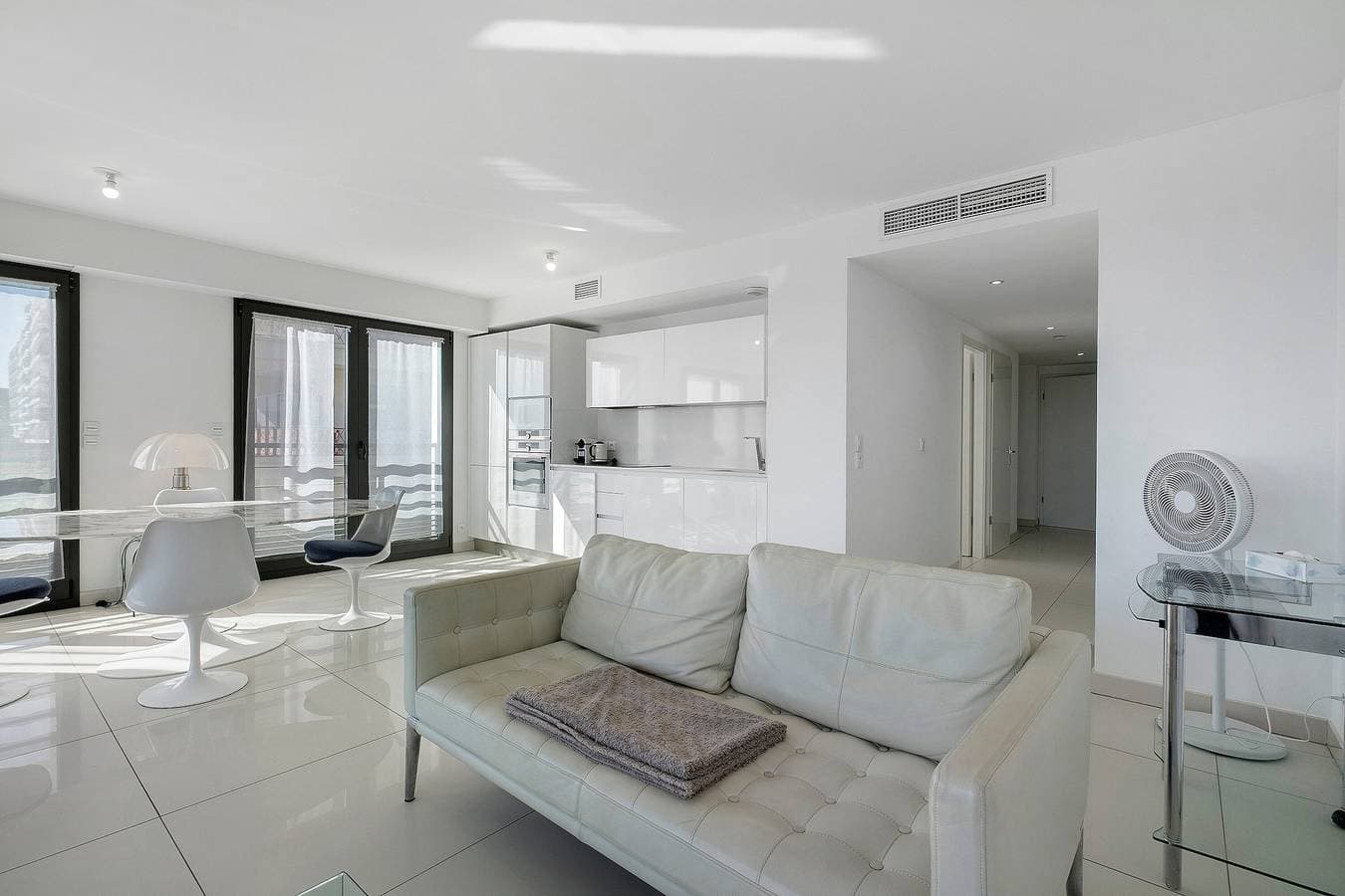Foto 8 von 23: Juan les Pins Meeresfront – Neues 1-Zimmer-Apartment mit Meerblick, Terrasse, Garage