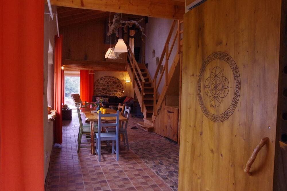 Foto 13 von 25: Beautiful self-built ecological house by the river