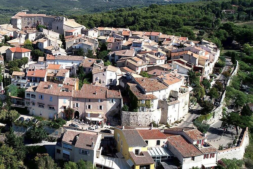 Foto 11 von 20: In the shade of the Castellet pines