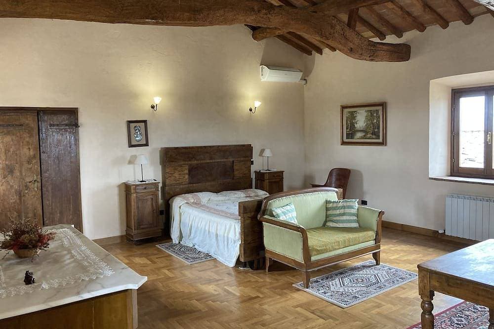 Foto 3 von 30: Altes mittelalterliches Dorf nahe Florenz, Chianti-Hügeln, 6 Räume 8 Personen