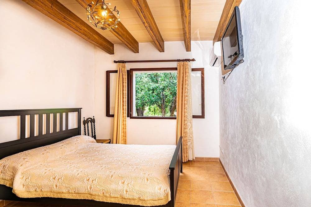 Foto 5 von 30: Cottage mit privatem Pool, kostenlosem WIFI, Blick auf die Berge und großem Garten.