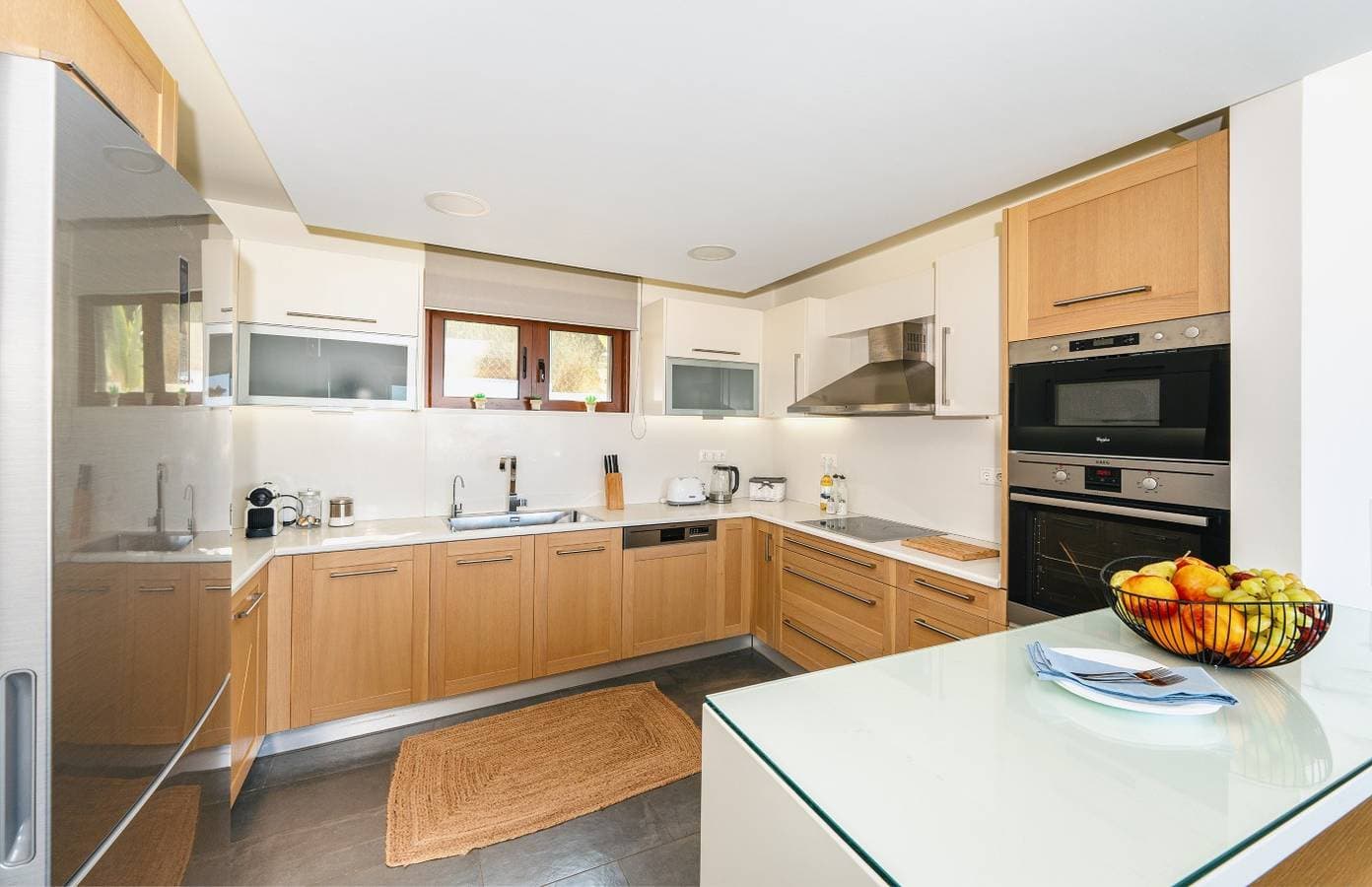 Foto 9 von 28: High-Spec Contemporary Villa with Garden, Jacuzzi and Walk-to-Tavernas Location