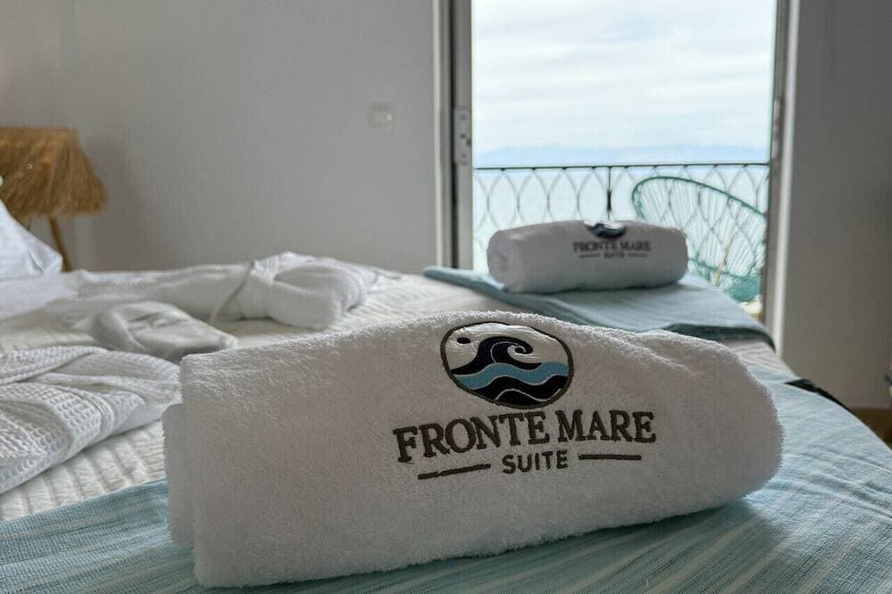 Foto 4 von 30: Newly renovated luxury apartment on the beach with large sea front patio