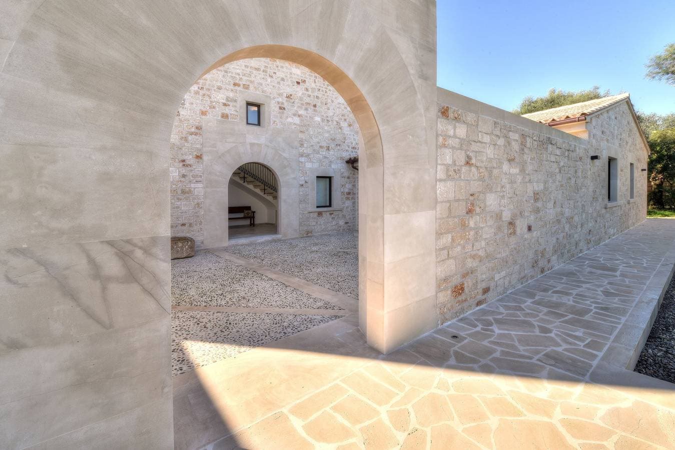 Foto 8 von 38: Luxury Cala D'or Villa | Casa Corso | 3 Bedrooms | Great Sea Views | Bright and Modern