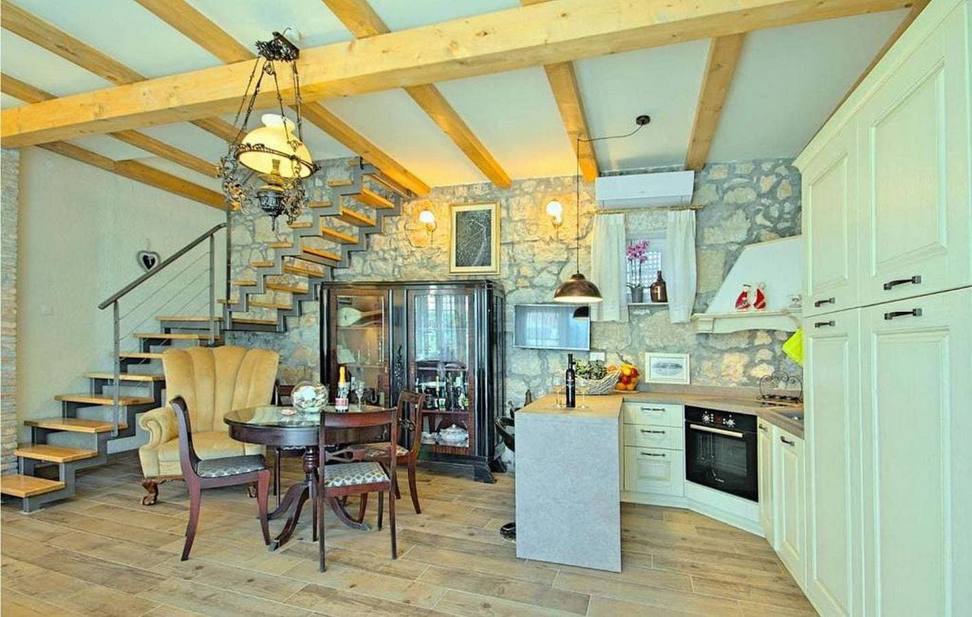 Foto 6 von 38: Rustikales Steinhaus nur 300 Meter zum Strand mit Meerblick, Grill, Terrasse