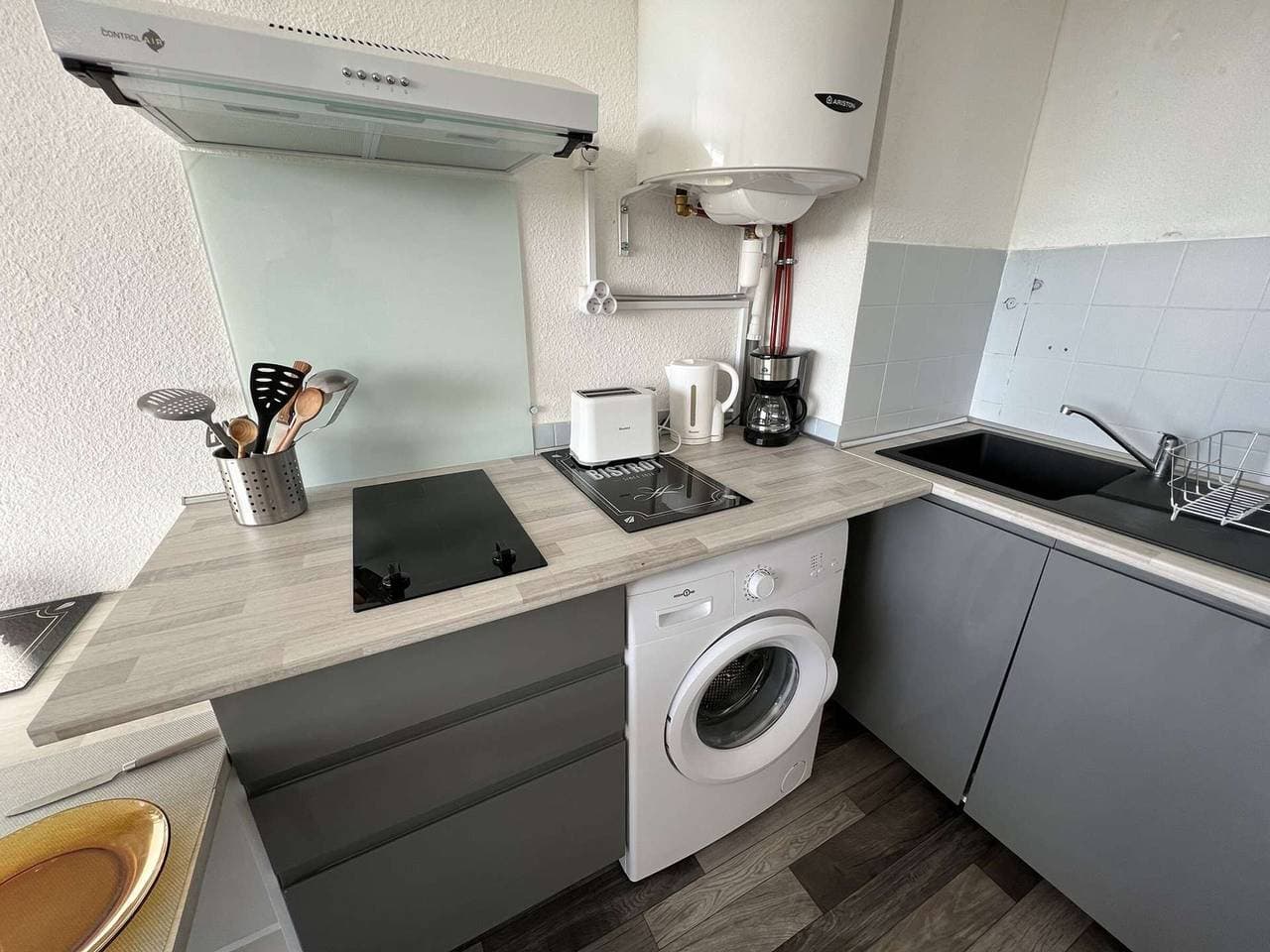 Foto 7 von 13: Studio für 4 - Pool, Parkplatz, Waschmaschine, In der Nähe von Geschäften