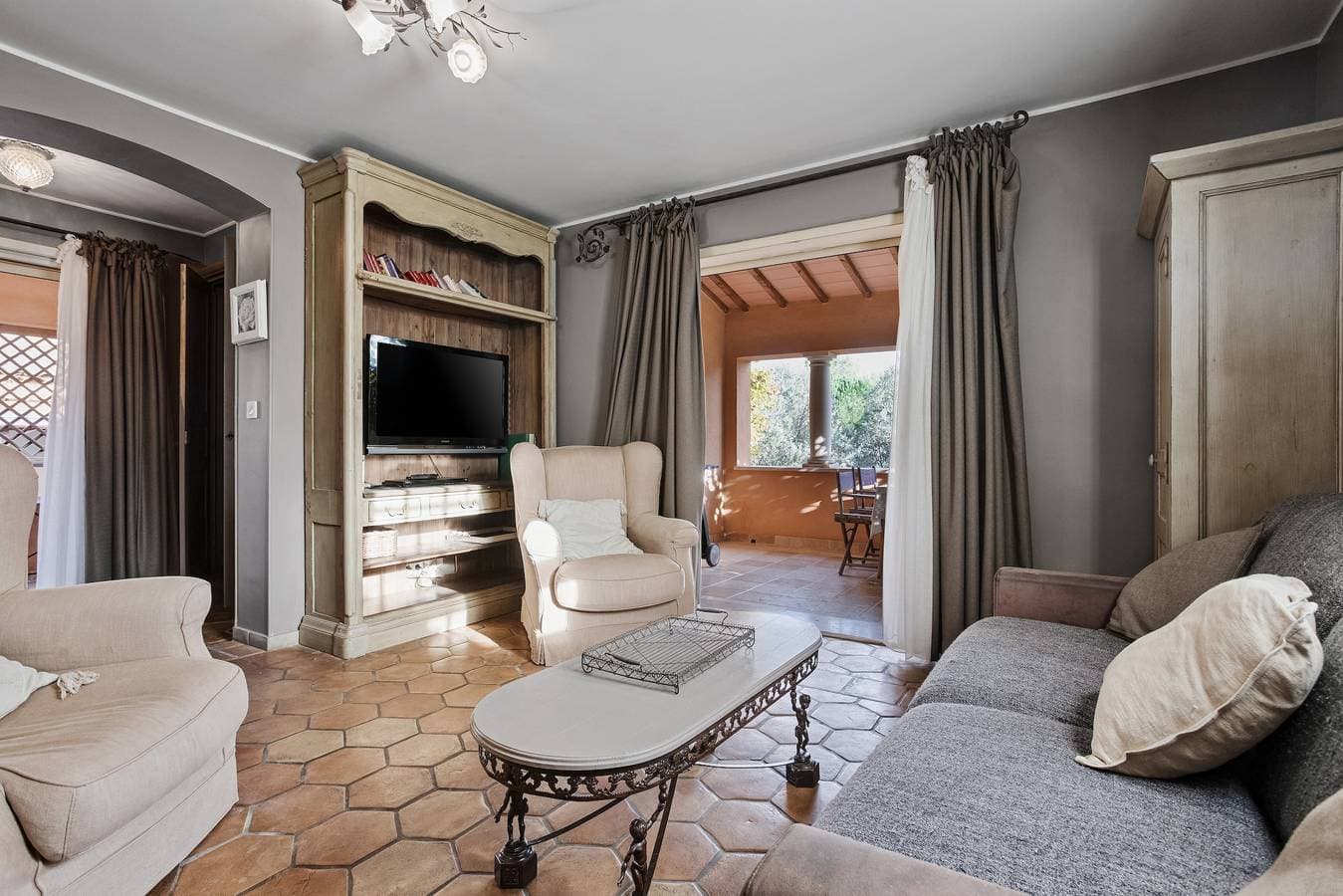 Foto 6 von 29: Le Mas des Bouteillans „Le Patio“: Meerblick, WLAN & Klimaanlage