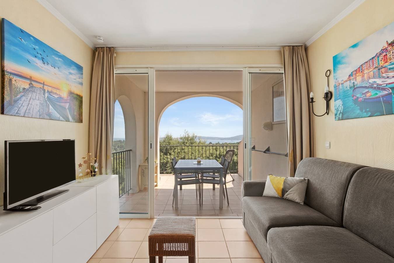 Foto 2 von 44: Ferienwohnung 'Grimaud 4 Personnes Clim Vue Mer' mit Meerblick, privater Terrasse und Klimaanlage