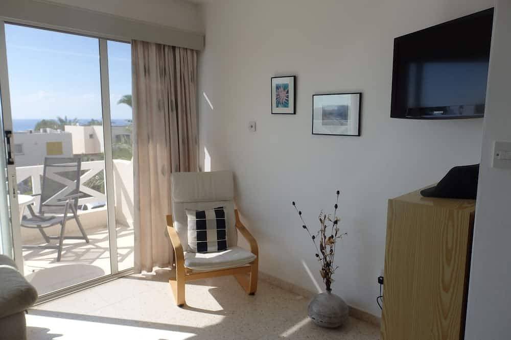 Foto 10 von 24: Perfekt gelegen Stadthaus im Herzen von Coral Bay, Pool und Meerblick