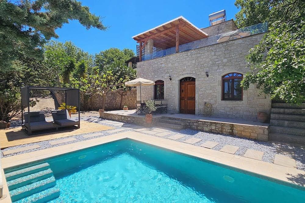 Villa Sifina, Natursteinvilla, Meerblick, 10 Minuten Fahrzeit zum Strand, Pool 1
