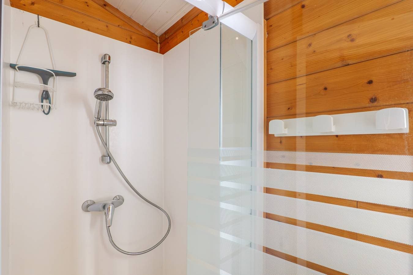 Foto 11 von 25: „Les Gîtes de Chauzon 3“ mit Gemeinschaftspool und Klimaanlage